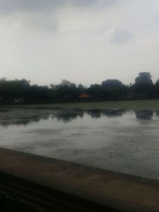 Kolam Segaran di masa lampau digunakan sebagai tempat rekreasi dan diduga kolam ini berfungsi sebagai penampungan air.